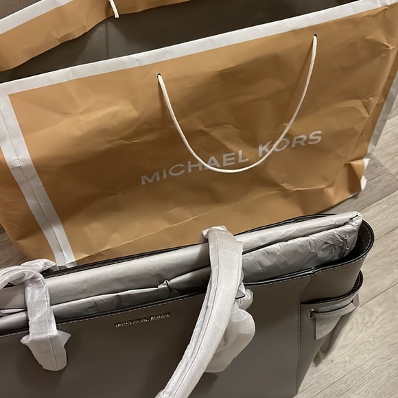 Michael kors gilly pearl gray jet set drawstring tote new nwt - Picture 5 of 6